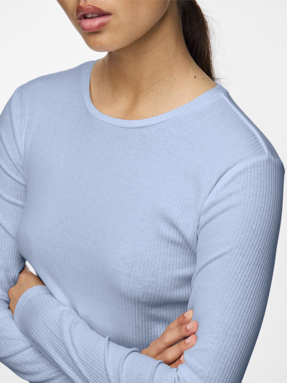 model_shot-front_full